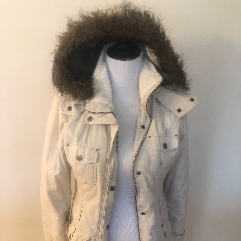 FOREVER 21 TAN ZIP-UP HOODED JACKET.